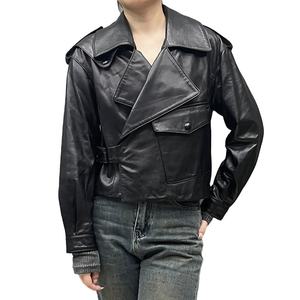 แจ็คเก็ตหนังแกะฟอกฝาดสำหรับผู้หญิง แจ็คเก็ตหนังสีแดง แฟชั่นใหม่ ขายส่ง OEM - Product Image 3