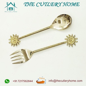 ชุด Flatware ผู้ส่งออกทองเหลืองคุณภาพสูงดวงอาทิตย์ส่องแสงจับชุดเสิร์ฟสลัดสีทองสําหรับผู้ซื้อจํานวนมาก - Product Image 3