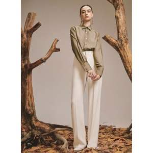 Pantalon Lily élégant pour femmes Services ODM de haute qualité Collection d'automne avec logo décoré avec charme pour la saison de printemps Made Vietnam - Product Image 5