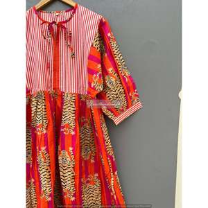 Robe midi en coton imprimé tigre, col profond, style bohème-élégant, respirante, taille naturelle, longueur genou, pour les loisirs ou les sorties en club - Product Image 3