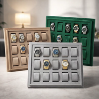 Boîte de rangement raffinée pour montres avec un intérieur soigné pour une placement sur le bureau et une présentation aux collectionneurs