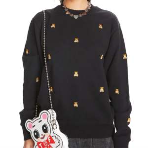 <b>Black</b> Crewneck <b>Sweatshirt</b> with Bear Pattern - Cozy and Stylish Unisex Pullover with Cute Bear Design, Perfect for Casual Wear - Product Image 5