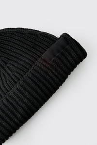 หมวกบีนนี่สีดำสนิทใส่สบายมีสไตล์อบอุ่นปรับแต่งโลโก้ได้ตามต้องการ - Product Image 4