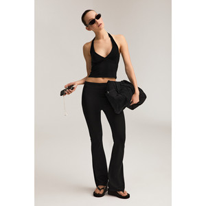 Urban Beat EYNA Blusa corta con cuello halter y espalda abierta con tiras gruesas para mujer - Product Image 2