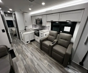รถบ้านมือสอง E-N-T-E-G-R-A RV Coach Vision XL 31UL ปี 2023 2025 2024 รถบ้านเคลื่อนที่ รถพ่วงเดินทาง - Product Image 2
