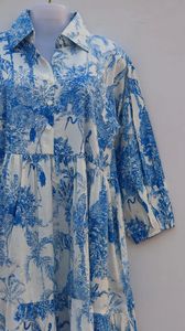 Robe mi-longue, mini robe, robe longue imprimée florale, col profond avec ficelle - Product Image 2