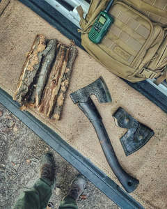 Hacha Vikinga de Acero con Alto Contenido de Carbono de Grado Industrial Hecha a Mano Personalizada para Acampar, Uso Diario al Aire Libre y Supervivencia - Product Image 5