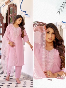 Kurti de seda romana pesada con pantalón y dupatta conjunto para la venta en línea - Product Image 2