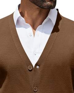 Pull cardigan classique marron pour homme avec col en V, boutons sur le devant, tricot doux, léger, tenue décontractée, vêtement tendance - Product Image 2