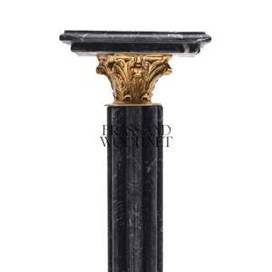 Socle en marbre noir Nero Marquina de qualité supérieure avec accents en laiton doré et colonne cannelée - Product Image 2