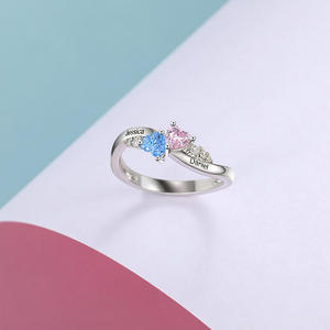 Bague personnalisée Jeulia à double cœur avec pierre de naissance et gravure, plaquée rhodium ou or rose - Product Image 5