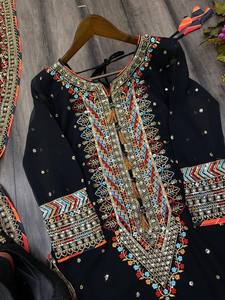 EID SPECIAL FAUX GEORGETTE SEQUENCE DE BRODERIE COMBINAISON DE TRAVAIL AVEC PANTALON COUsu ET ROBE DE SOIRÉE DUPATTA COULEUR ÉLÉGANTE - Product Image 6