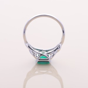 Anillo Solitario con Piedra Verde Corte Esmeralda Certificada por IGI en Oro Blanco/Rosa y Amarillo de 14K con Tallo de Nudo Celta - Product Image 6