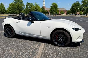 Mazda MX-5 Miata Club 2023 Usado, Transmisión Manual de 6 Velocidades, Paquete Brembo/BBS/Recaro, Modificaciones de Rendimiento - Product Image 3