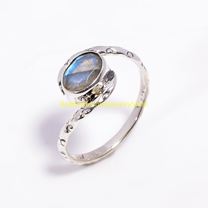 Anillo de Labradorita de Plata de Ley 925 Hecho a Mano, Cabujón Ovalado, Joyería Artesanal Boho - Product Image 5