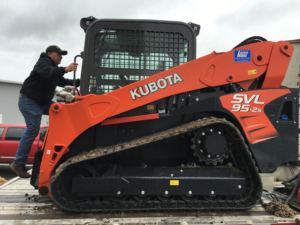 Maquinaria de construcción de movimiento de tierra usada Kubota con pista de patín en venta motor componente central - Product Image 3