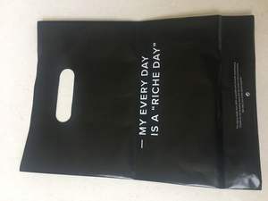 Bolsa de plástico troquelada negra personalizada con logotipo para venta al por mayor, bolsas troqueladas bolsas de plástico - Product Image 6