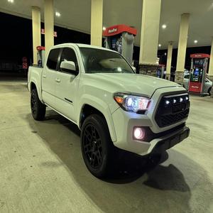 Usado Toyota Tacoma Bastante usado Velocidad máxima En stock Mejor precio Envío rápido Sin historial de accidentes Fresco y limpio Usado para la venta - Product Image 2