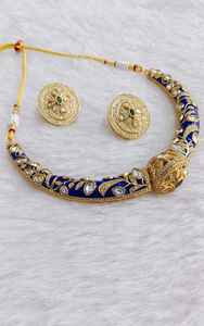 Meenakari Gulab Royal Necklace Set Heritage y Regal Artistry adornado con piedras Kundan cortadas con espejo - Product Image 3