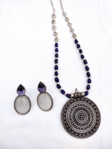 ชุดสร้อยคอจี้คุณภาพพรีเมี่ยมพร้อมต่างหูหินโมนาลิซ่าเครื่องประดับหรูหราสำหรับผู้หญิงเหมาะสำหรับงานปาร์ตี้ในช่วงเทศกาล - Product Image 4