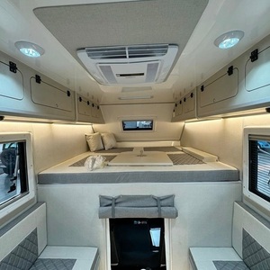 Camper-caravane tendance 4x4 pour le camping en plein air - Product Image 3