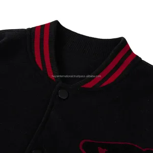 Chaqueta Bomber de Béisbol Varsity para Hombre, Diseño Bordado con Logotipo Personalizado en Chenilla Borgoña de Alta Calidad, Resistente al Viento - Product Image 3
