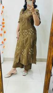 Kurti Informal para Mujer y Pantalones hasta el Tobillo con Estampado Aline, Diseño Moderno, Hecho en India - Product Image 4