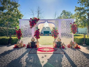 Modern Contemporary Professional <b>Wedding</b> Reception Stage <b>Frames</b> Lightweight FRP Material Customizable Size Elegant White Theme - Product Image 5