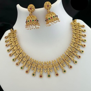 Collier traditionnel plaqué or de haute qualité ensemble avec boucles d'oreilles pour femmes collier classique avec boucles d'oreilles vêtements de mariage de créateur - Product Image 1