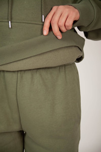 Nouvelle collection d'hiver Ensembles deux pièces à cordon Taille adulte Ensemble de survêtements OEM pour femmes léger et chaud pour l'hiver - Product Image 4