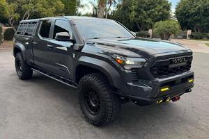 SUV Doble Cabina 2025, Caja de Cambios Automática, Volante a la Izquierda, Asientos de Cuero, Llantas de Aleación de Aluminio R18, Título Limpio, Sin Accidentes, Bajo Kilometraje - Product Image 2