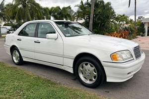 Mercedes-Benz C230 Kompressor Berline de 1999, occasion, sans réserve, 1 propriétaire, 4 cylindres suralimenté, provenance du sud, non modifié - Product Image 1