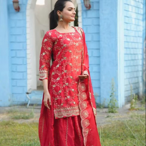 Tenue de fête Costume Lehenga avec travail brodé de séquence - Product Image 1