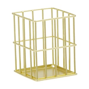 Các cạnh được thiết kế chính xác và đường viền mịn làm cho người giữ bút kim loại này trở thành một ví dụ vượt thời gian của thiết kế tối giản - Product Image 4