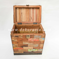 Caja de Madera Vintage con Cerradura, Almacenamiento Multifuncional para Joyas, Relojes y Gafas, Acabado Barnizado, Materiales Reciclados