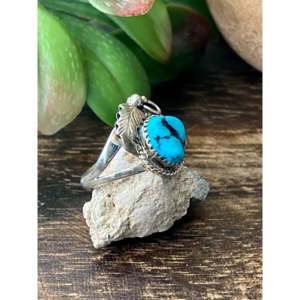 Bague en turquoise de Kingman Navajo et argent sterling avec plume, taille 7.75, bijou culturel de collection, fabriqué avec soin - Product Image 3