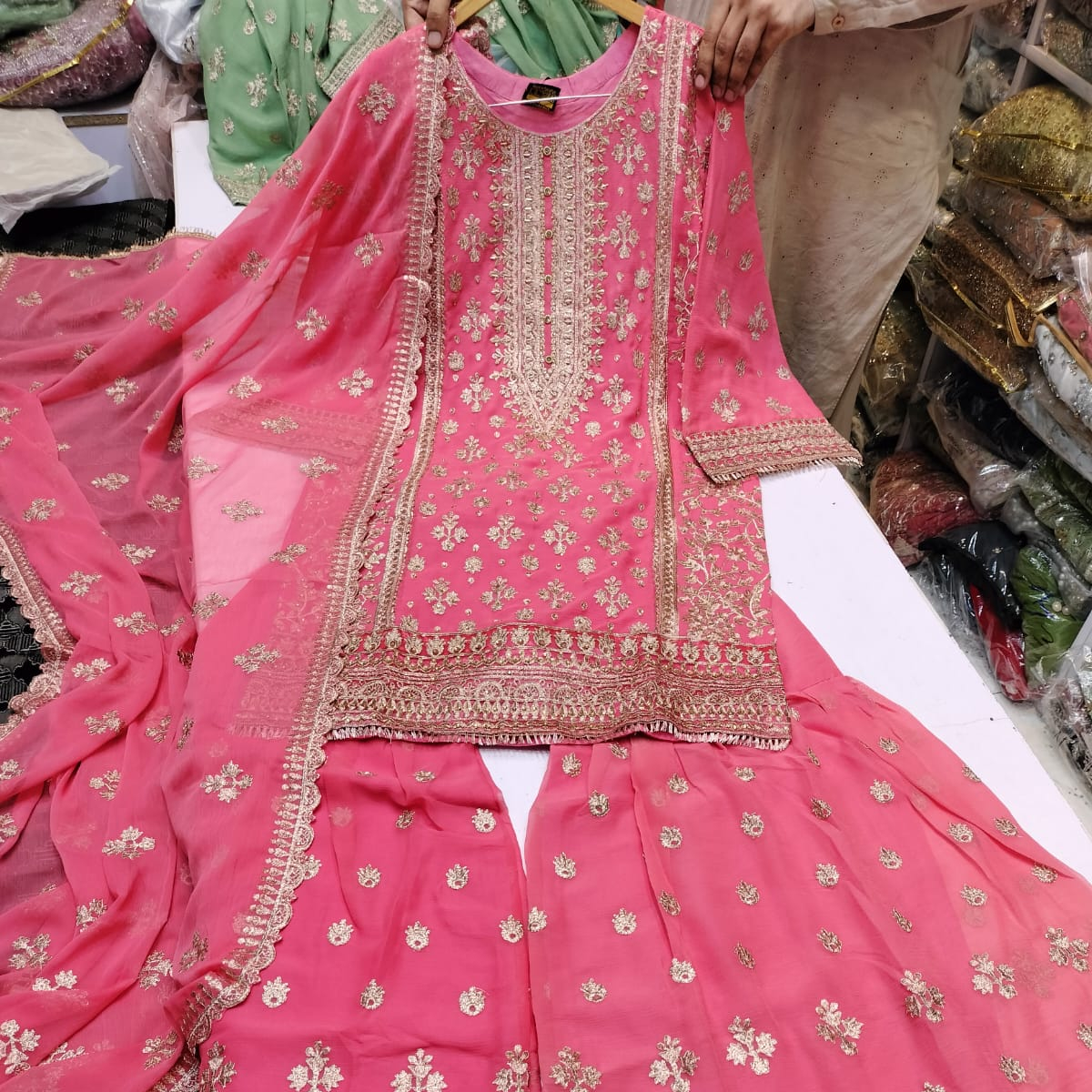 Collection de vêtements pour femmes à la mode vêtements de mariage fantaisie shafoon sharara superbe broderie tilla shafoon brodé lourd dupatta