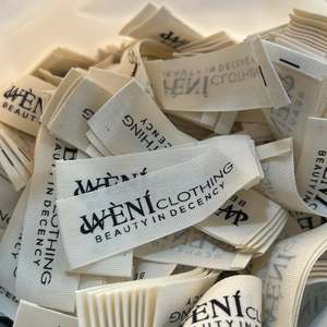 100 étiquette tissée de vêtements de marque personnalisée étiquette de tissu de vêtement avec logo 2x5cm pli d'extrémité/pli central de haute qualité - Product Image 4