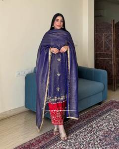 Cada traje Salwar se adapta a la perfección y se envuelve en protocolos de embalaje adecuados para boutiques de alta gama hechos a medida - Product Image 2