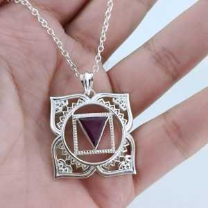 Pendentif Chakra Racine en Argent Sterling 925 avec Pierre Précieuse Rubis Trillion, Bijou Fait Main - Product Image 2