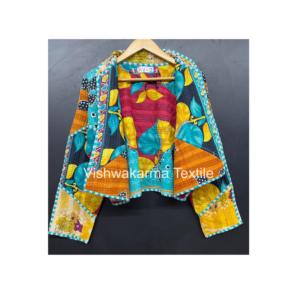 Veste courte matelassée Kantha vintage, finition artisanale, réversible, patchwork écologique, col roulé, tricotée, boutonnée, pour femme, automne - Product Image 1