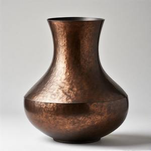 Vase de Style Vintage CopperCrest avec Design Gravé Vase de Sol en Métal Motif Floral en Relief Décor à la Maison Déclaration d'Accent - Product Image 6