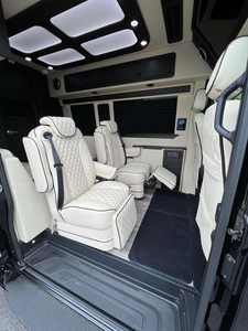 Véhicule d'occasion Ranger Van 2022-2024, automatique, conduite à gauche, sièges en cuir, propulsion arrière, caméra 360°, 5 places, toit ouvrant, camping, 4.5L V8 - Product Image 5