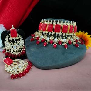 Lujoso juego de collar Kundan con perlas colgantes de tacto suave que se balancea con cada movimiento para grandes ocasiones - Product Image 1