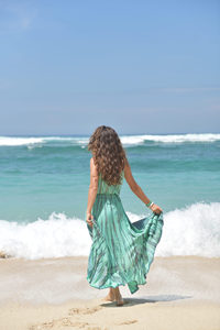 2025 robe Maxi florale tie-dye pour dames menthe col en v 100% rayonne Style bohème cordon manches Logo dos pour les vacances d'été - Product Image 2