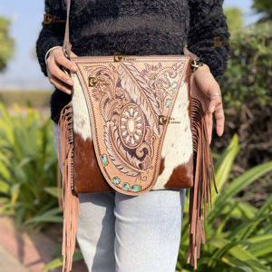 Sac à main en cuir sculpté à la main, franges, fourrure de vache, style bohème vintage, fait main, bandoulière, sac à main élégant, vente la plus chaude - Product Image 1