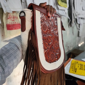 Bolso Bandolera de Piel Sintética con Estilo Moderno, Correa de Mano, Diseño Floral Tallado, Flecos, Estilo Vintage, Duradero, para Mujer - Product Image 2