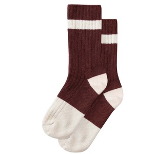 Nouveautés Chaussettes Offre Spéciale Chaussettes de sport pour hommes Chaussettes Crew pour hommes personnalisées Vêtements de sport de football de compression Jogger Chaussures de confort - Product Image 1