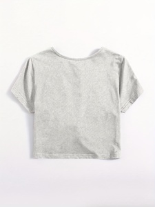 T-shirt court chic pour femme, tissu doux et respirant, style estival, confortable pour tous les jours, tenue de rue moderne et tendance - Product Image 3