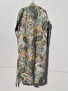 Meilleure vente Veste d'hiver pour femme faite à la main longue robe matelassée en coton Kantha avec imprimé Paisley pour vêtements de plage ou robe - Product Image 4